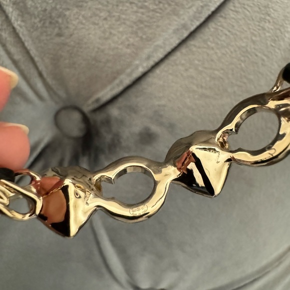 CHANEL Spring 23 COCO CRUSH CUFF BRACELET - Picture 5 of 8